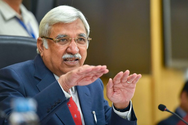 निर्वाचन सदन में झारखंड विधानसभा चुनावों के कार्यक्रम की घोषणा करते मुख्य चुनाव आयुक्त सुनील अरोड़ा