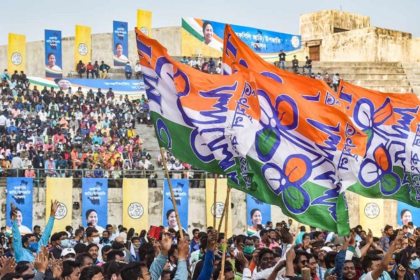 कोलकाता में अनुसूचित जाति और अनुसूचित जनजाति सम्मेलन में TMC ने लहराए झंडे़