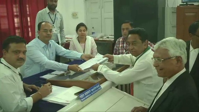 कमलनाथ ने उपचुनाव के लिए तो उनके बेटे नकुलनाथ ने लोकसभा चुनाव के लिए छिंदवाड़ा संसदीय सीट से दाखिल किया पर्चा