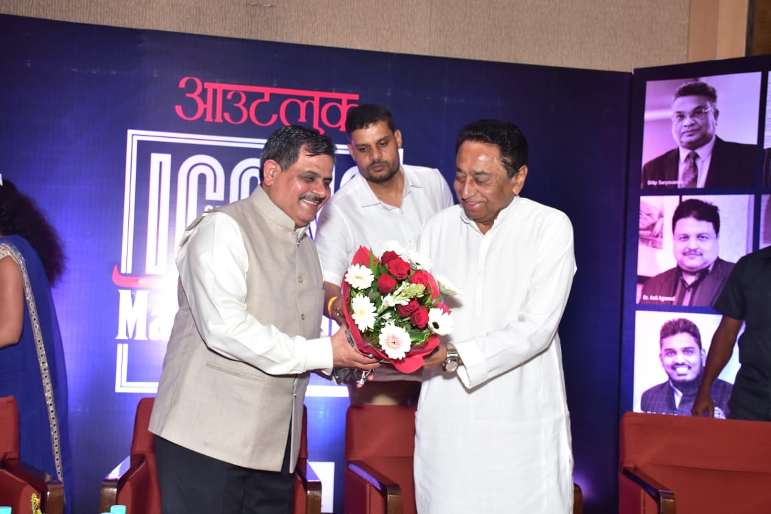कार्यक्रम के दौरान सीएम कमलनाथ का स्वागत करते संपादक हरवीर सिंह।