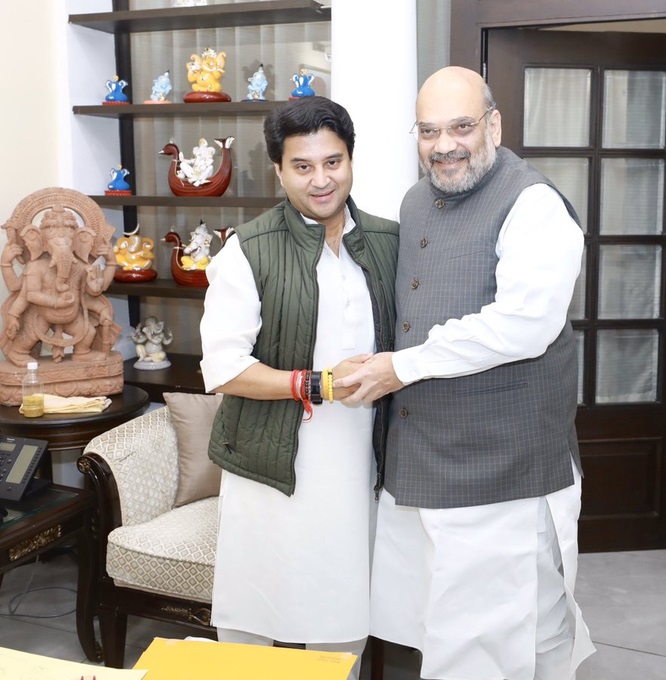 मध्य प्रदेश जाने से पहले दिल्ली में केंद्रीय गृह मंत्री अमित शाह से मिले ज्योतिरादित्य सिंधिया