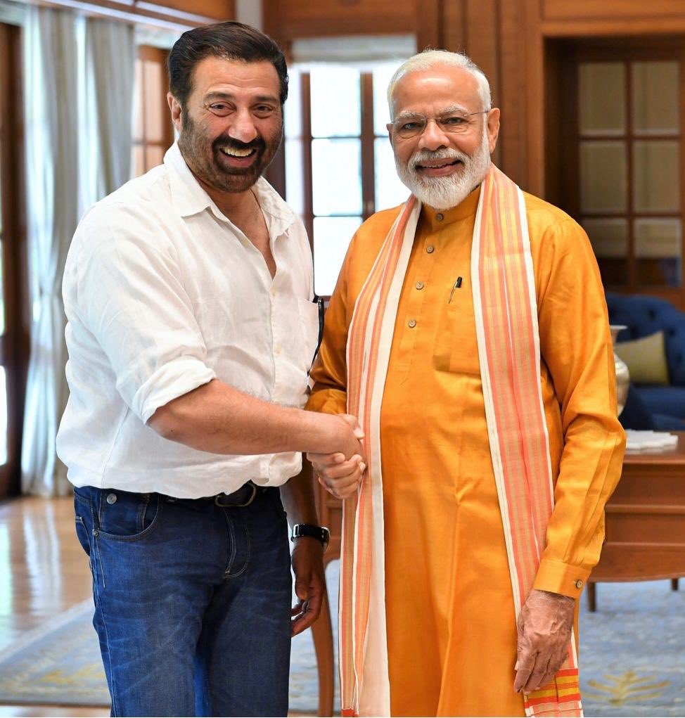 हाल ही में भाजपा में शामिल हुए अभिनेता सनी देओल ने पीएम मोदी से मुलाकात की