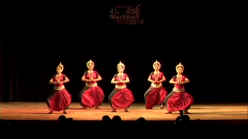 भुवनेश्वर में ओडिशा के सामाजिक-सांस्कृतिक संगठन चिन्ता ओ चेतना द्वारा आयोजित तीन दिवसीय कार्यक्रम ‘बर्षा’ के 41वें संस्करण की एक झलक