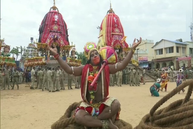 ओडिशा: जगन्नाथ रथ यात्रा के 9वें दिन पुंडी में गुंडिचा मंदिर से पुरी के जगन्नाथ मंदिर तक 'बहुदा रथ यात्रा' का एक नजारा।