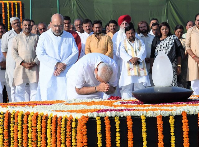 शपथ से पहले प्रधानमंत्री नरेंद्र मोदी ने किया पूर्व पीएम अटल बिहारी को याद