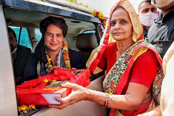 मेरठ जिले के किसान महापंचायत में कांग्रेस महासचिव प्रियंका गांधी का स्वागत