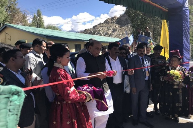 लद्दाख: लेह में 26वें ‘किसान-विज्ञान मेले’ का उद्घाटन करते रक्षा मंत्री राजनाथ सिंह