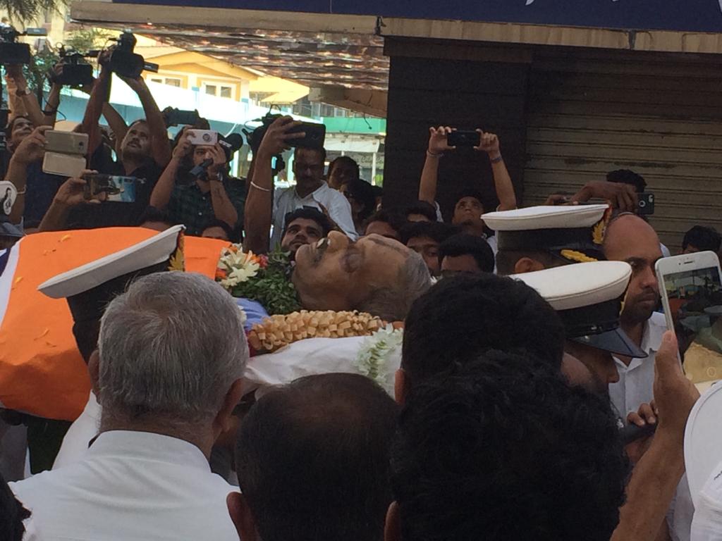 भारतीय जनता पार्टी के गोवा दफ्तर में बड़ी संख्या में आम जनता मनोहर पर्रिकर के अंतिम दर्शन करने पहुंची