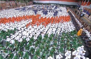 73वें स्वतंत्रता दिवस पर लाल किले के परिसर में तिरंगे के रंग में रंगे बच्चे