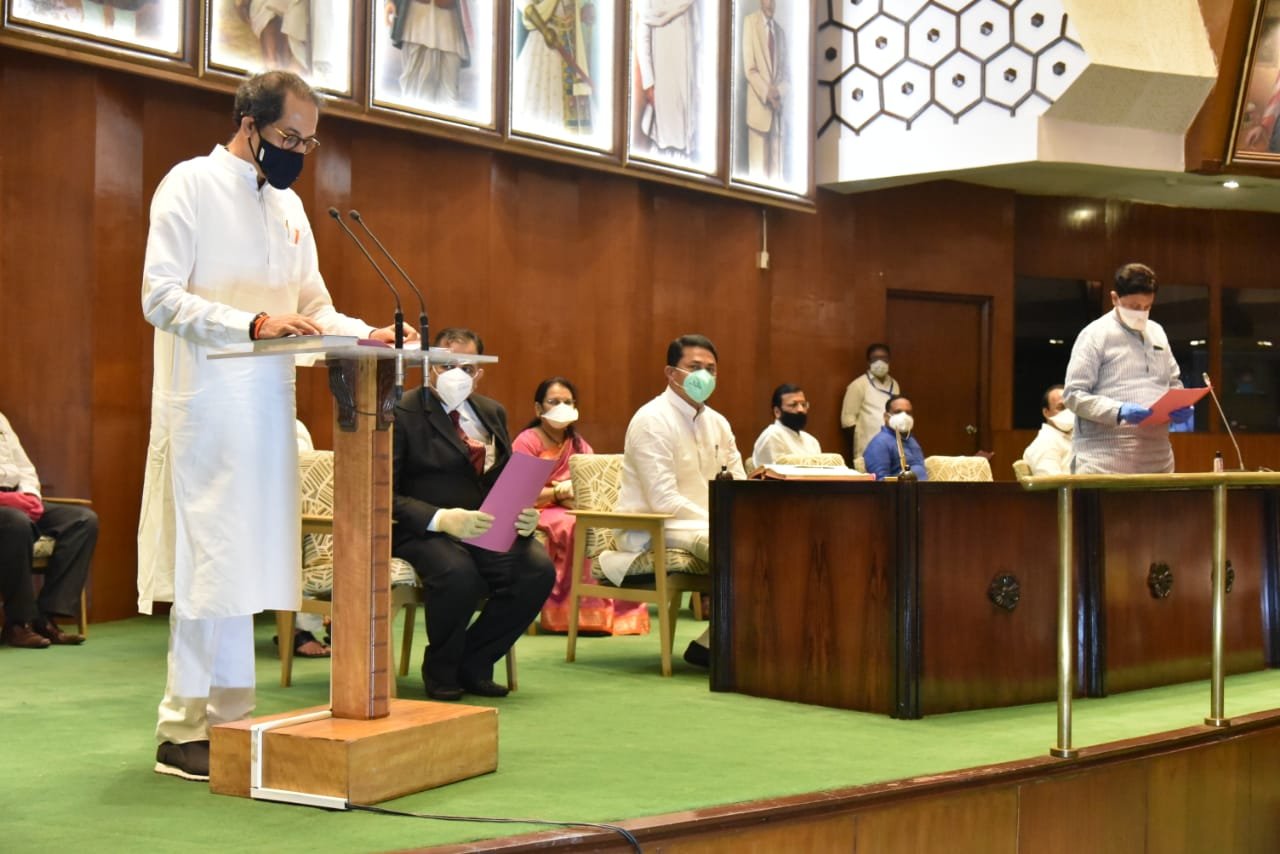 महाराष्ट्र के सियासी संकट का अंत, मुख्यमंत्री उद्धव ठाकरे ने ली एमएलसी पद की शपथ
