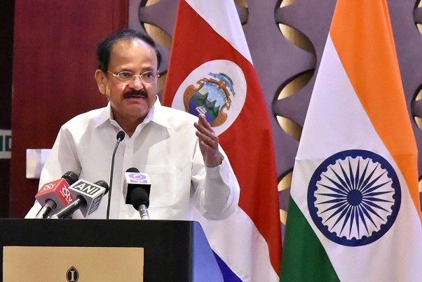 उपराष्ट्रपति एम वेंकैया नायडू  सैन जोस, कोस्टा रिका में बिजनेस फोरम को संबोधित करते