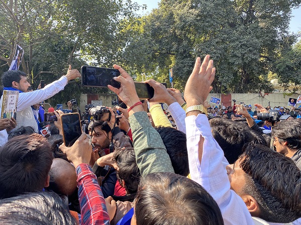 दिल्ली: मंडी हाउस से संसद तक 'आरक्षण बचाओ'  मार्च के दौरान भीम आर्मी प्रमुख चंद्रशेखर आजाद