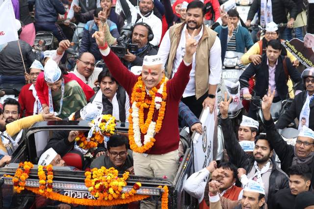 दिल्ली विधानसभा के आगामी चुनावों के लिए चुनाव प्रचार के दौरान डिप्टी सीएम मनीष सिसोदिया