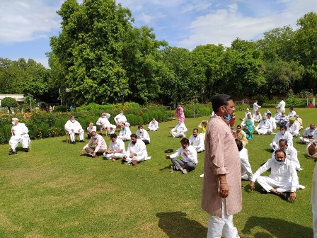 राजस्थान में अशोक गहलोत सरकार के समर्थक कांग्रेसी विधायक राजभवन पहुंचे