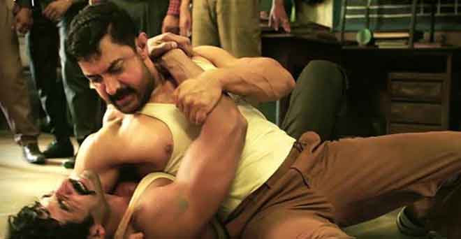 सलमान, शाहरूख के लिए दंगल की विशेष स्क्रीनिंग का आयोजन करेंगे आमिर