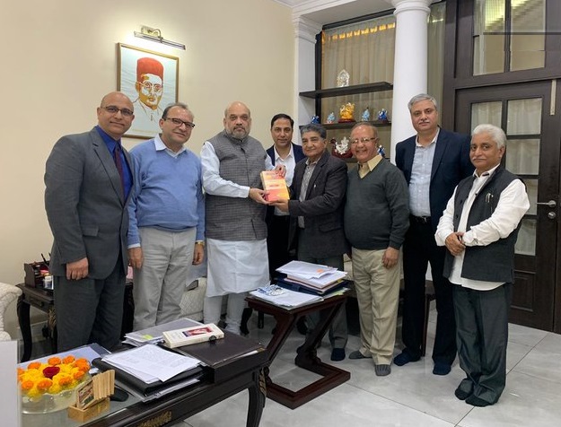 राजधानी दिल्ली में आज गृह मंत्री अमित शाह से मुलाकात करता कश्मीरी पंडितों का एक प्रतिनिधिमंडल
