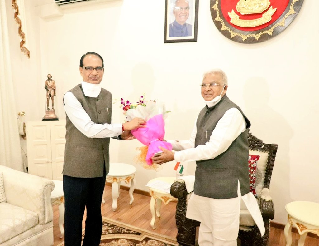 मुख्यमंत्री शिवराज सिंह चौहान की भोपाल में प्रदेश के राज्यपाल मंगूभाई छगनभाई पटेल से मुलाकात