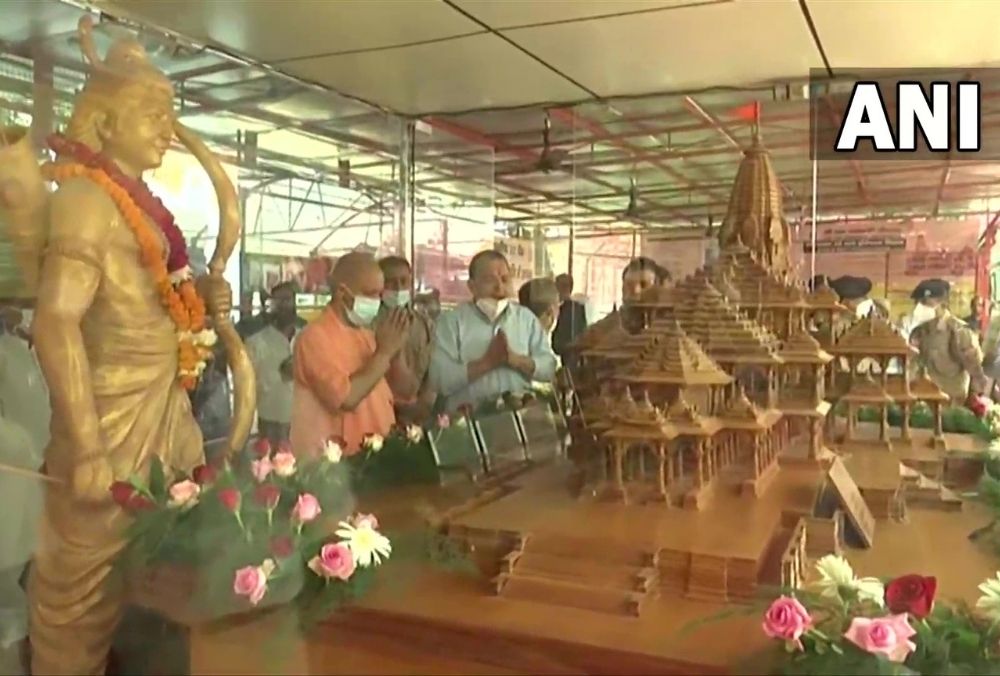 यूपी सीएम योगी आदित्यनाथ ने अयोध्या में श्री रामलला के दर्शन के बाद की राम मंदिर मॉडल की पूजा