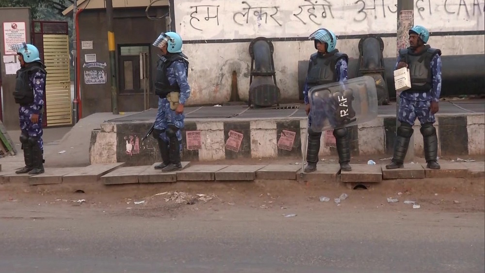 हिंसाग्रस्त उत्तर पूर्वी दिल्ली के सीलमपुर में तैनात सुरक्षाबल के जवान