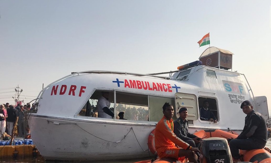 प्रयागराज कुंभ में श्रद्धालुओं के लिए चिकित्सा सहायता प्रदान करने के लिए वाटर एंबुलेंस की सुविधा