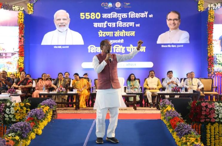 प्रधानमंत्री मोदी ने की सीएम शिवराज सिंह चौहान की सराहना, बोले- एमपी में 50 हजार शिक्षकों की भर्ती हुई, सरकार बधाई के पात्र है