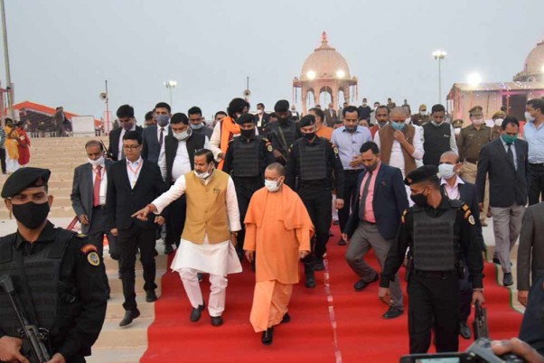 गोरखपुर में राप्ती नदीं के तट पर राम घाट और गोरखनाथ घाट के उद्घाटन में पहुंचे यूपी सीएम योगी आदित्यनाथ