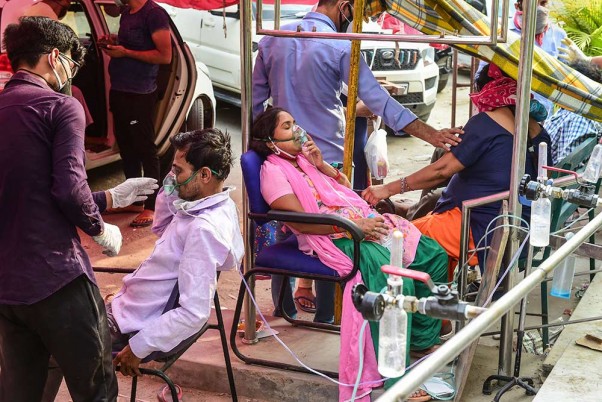 गाजियाबाद में कोविड-19 संक्रमण के गंभीर मरीजों को मुफ्त में ऑक्सीजन प्रदान कर रहा गुरुद्वारा