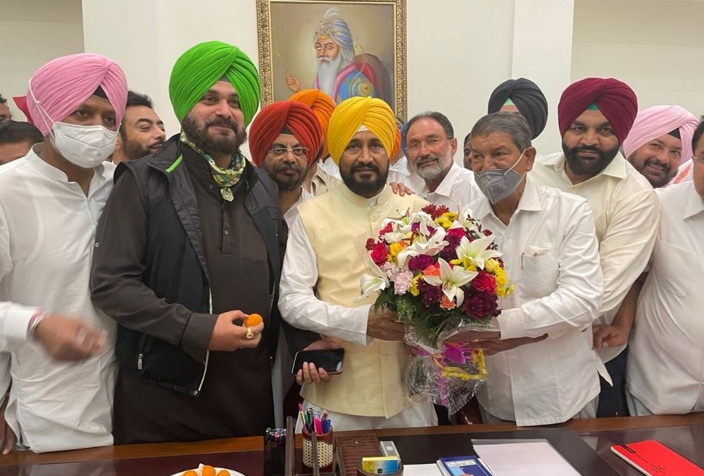 चंडीगढ़ में चरणजीत सिंह चन्नी ने संभाला पंजाब के मुख्यमंत्री पद का कार्यभार