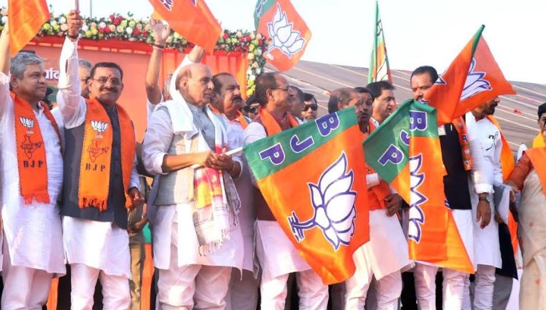 नीमच से दूसरी जन आशीर्वाद यात्रा का शुभारंभ, राजनाथ सिंह बोले- राजनीति के धोनी हैं शिवराज सिंह चौहान, मैदान जीतना जानते हैं