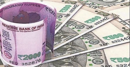 रुपया फिर 70 के पार, शुरूआत में डॉलर के मुकाबले गिरा 27 पैसे