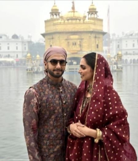 शादी की पहली सालगिरह पर पति रणवीर संग अमृतसर के स्वर्ण मंदिर पहुंचीं दीपिका पादुकोण