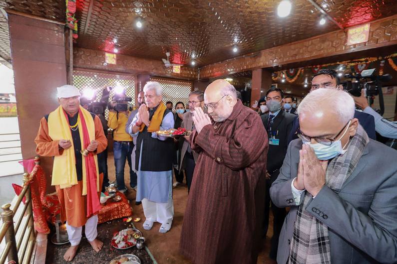 केंद्रीय गृह मंत्री अमित शाह का जम्मू-कश्मीर के गांदरबल जिले में स्थित खीर भवानी मंदिर का दौरा