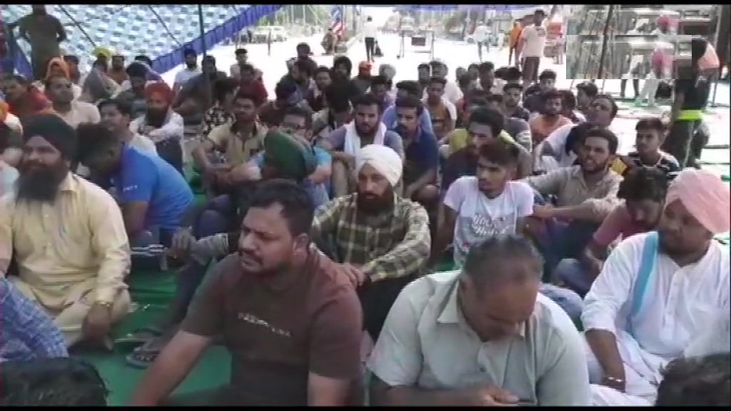 150 फुट गहरे बोरवेल में गिरे 2 साल के बच्चे की मौत को लेकर संगरूर (पंजाब) में स्थानीय लोगों का राज्य सरकार के खिलाफ प्रदर्शन।