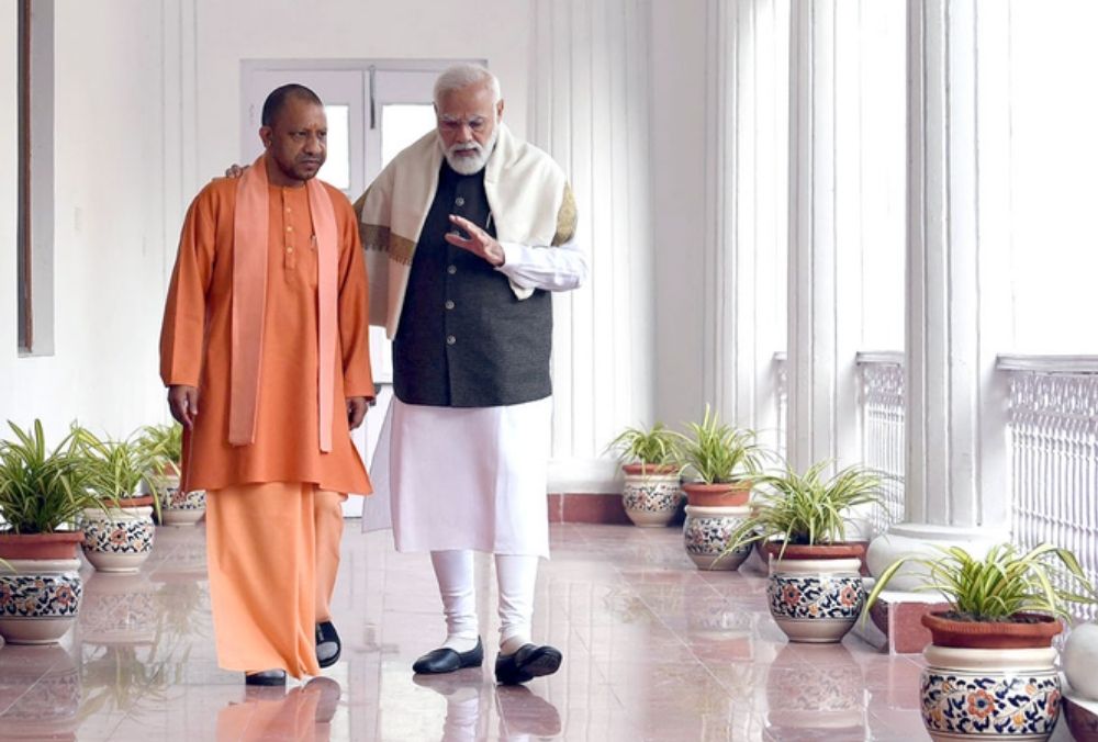 लखनऊ में 56वें ​डीजीपी/आईजीपी सम्मेलन के पहले यूपी के मुख्यमंत्री योगी आदित्यनाथ के साथ प्रधानमंत्री नरेंद्र मोदी की तस्वीरें