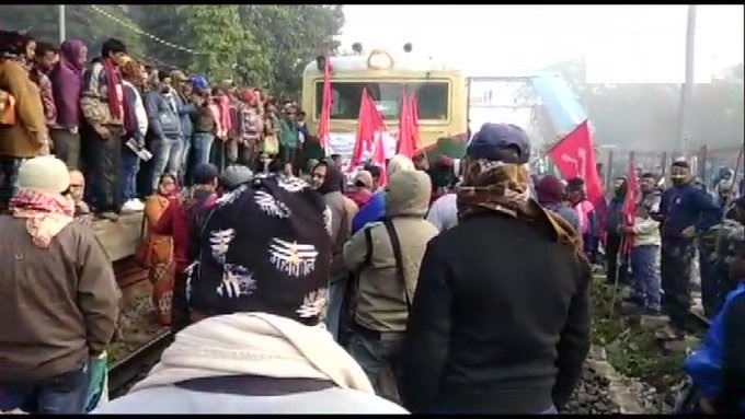 ट्रेड यूनियनों के भारत बंद का असर- कहीं रोकी गईं ट्रेनें तो कहीं किया गया चक्का जाम