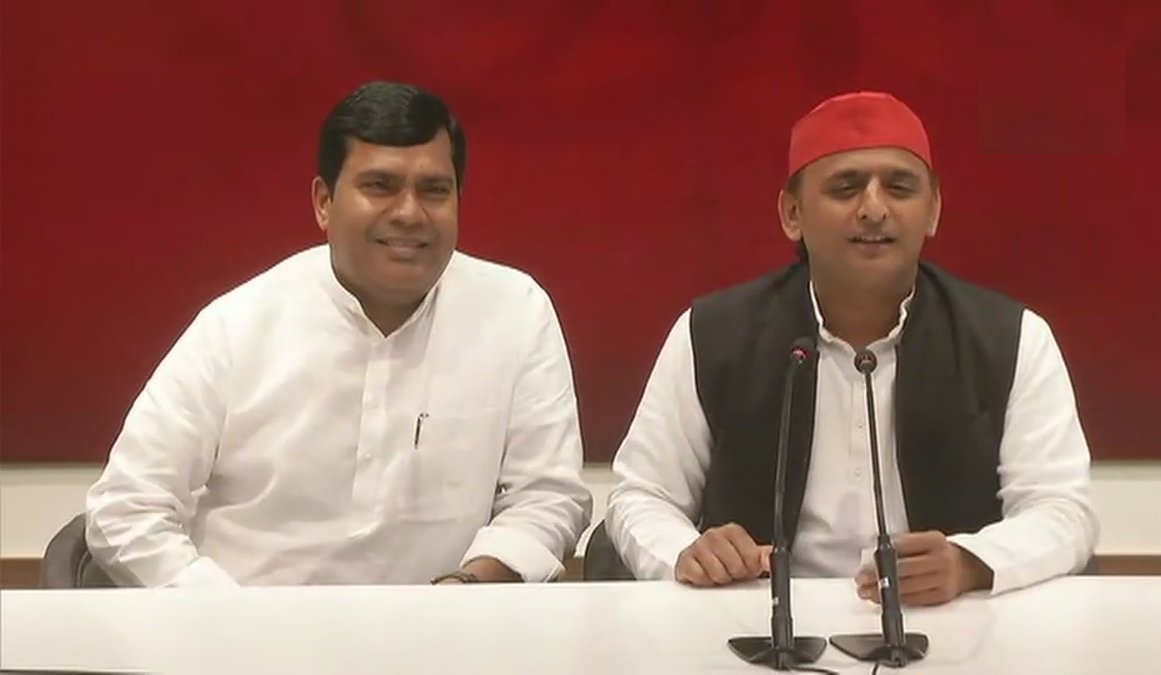 उत्तर प्रदेश के मछलीशहर लोकसभा से बीजेपी सांसद राम चरित्तर निषाद ने थामा सपा का दामन