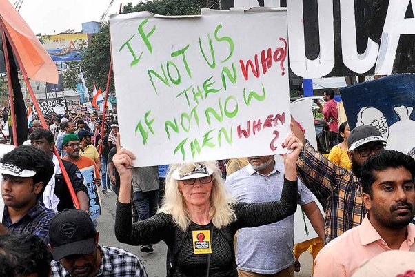 पिछले सप्ताह नागरिकता कानून के खिलाफ प्रदर्शन में शामिल हुईं नॉर्वे की 71 वर्षीय नागरिक जेनी मेट जोहासन को वीजा शर्तों के उल्लंघन के लिए भारत से निष्कासित कर दिया गया