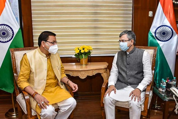 केंद्रीय मंत्री अश्विनी वैष्णव के साथ उत्तराखंड के मुख्यमंत्री पुष्कर धामी की मुलाकात