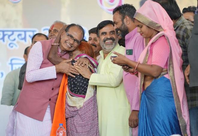 जमुना बाई के दो रुपये 33 साल बाद भी नहीं भूले सीएम शिवराज, भावुक होकर बताई कहानी