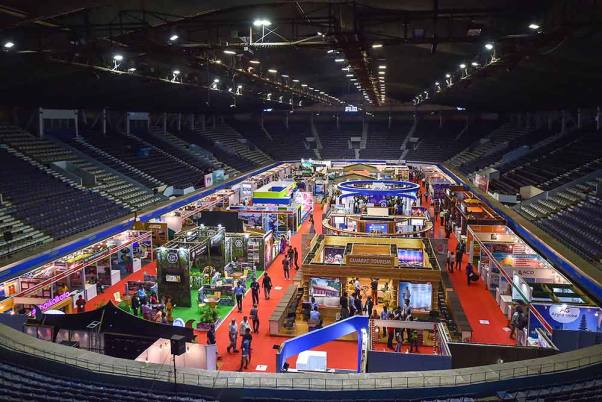 कोलकाता के नेताजी इंडोर स्टेडियम में 30वां टीटीएफ (यात्रा और पर्यटन मेला) का नजारा