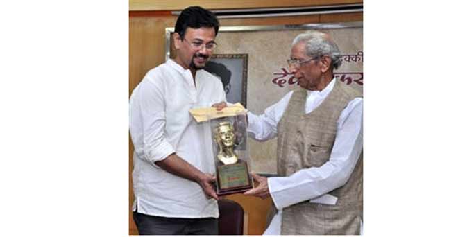 देवी शंकर अवस्थी सम्मान