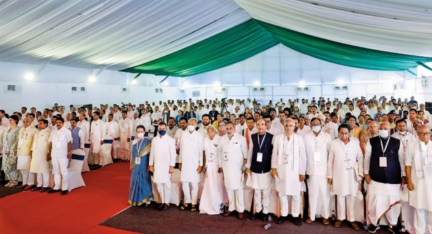 कांग्रेस: ...ओटन लगे कपास