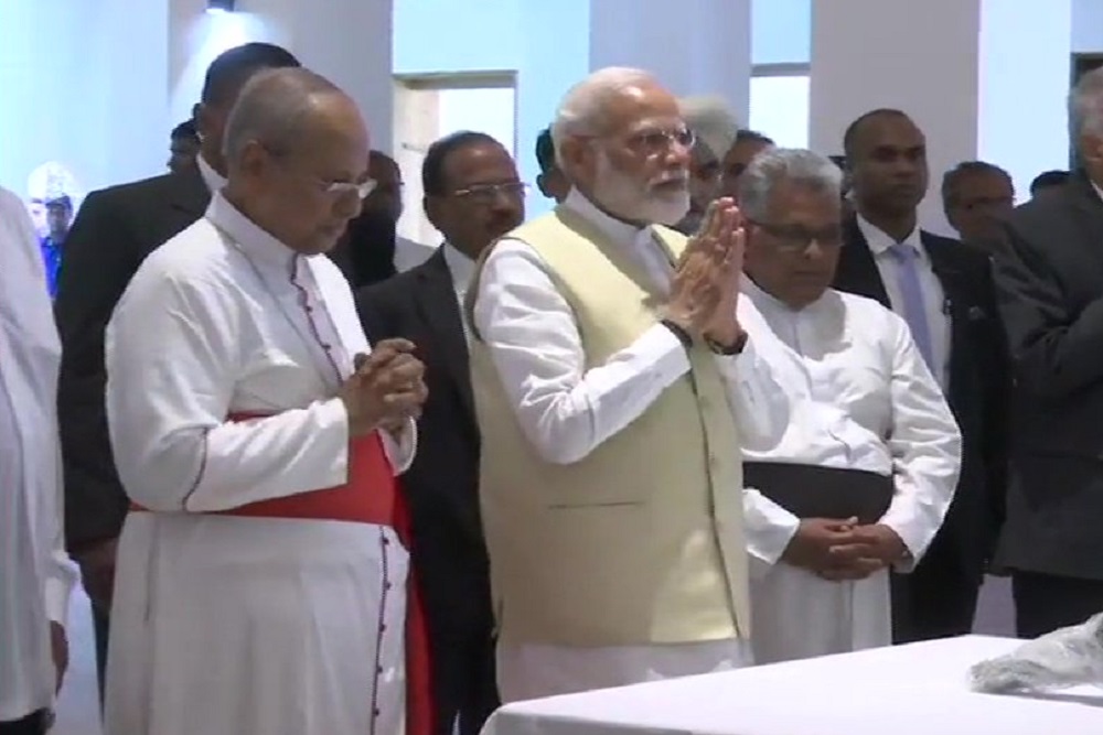 श्रीलंका में क्राइस्ट चर्च धमाके में मरने वालों को पीएम मोदी ने दी श्रद्धांजलि