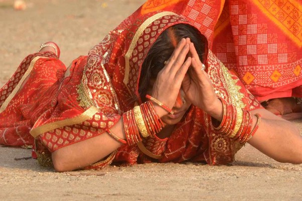 रांची में कोरोना कहर के बीच व्रतियों ने की चैती छठ की पूजा