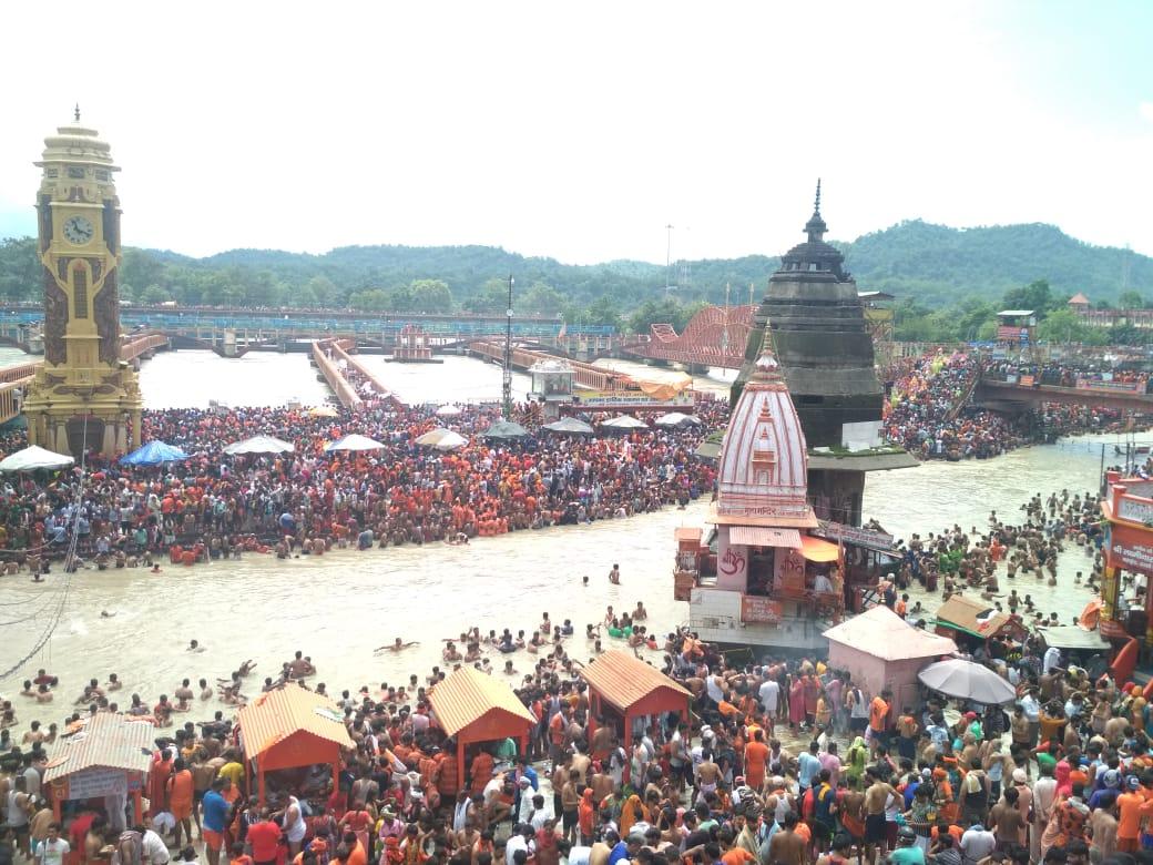 उत्तराखंड में उमड़ा कांवड़ियों का हुजूम, कांवड़ यात्रा के दौरान करीब 3.30 करोड़ श्रद्धालु पहुंचे हरिद्वार