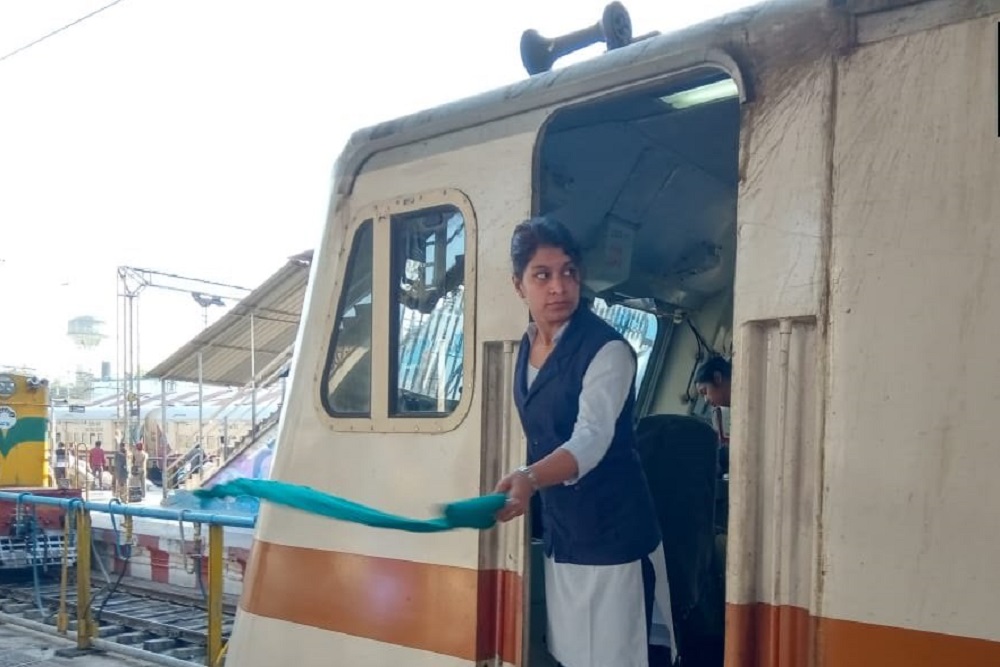 अंतरराष्ट्रीय महिला दिवस के अवसर पर ऑल वुमन स्टॉफ के हाथ में भोपाल से चलकर बिलासपुर जाने वाली 'भोपाल बिलासपुर एक्सप्रेस' ट्रेन की कमान, महिला सशक्तिकरण के लिए अनूठी पहल