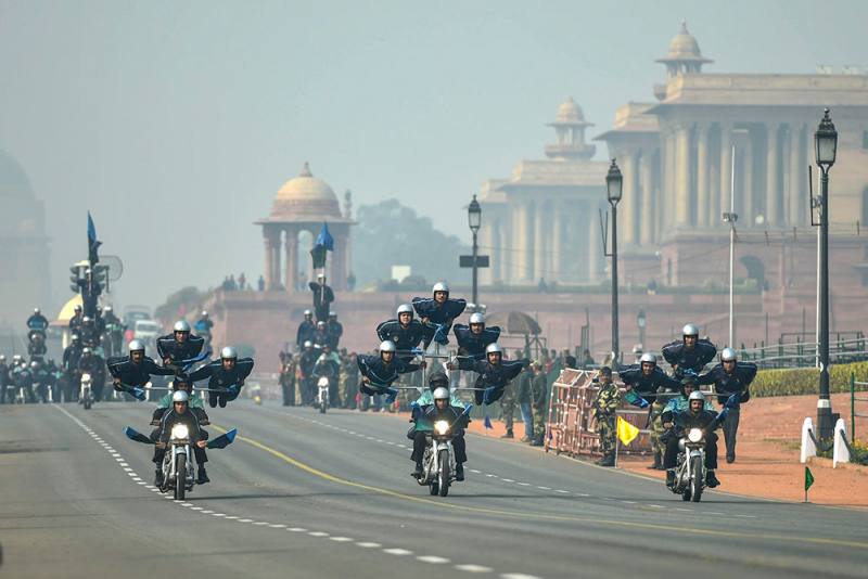 गणतंत्र दिवस परेड रिहर्सल के दौरान मार्च करते भारतीय सेना के जवान