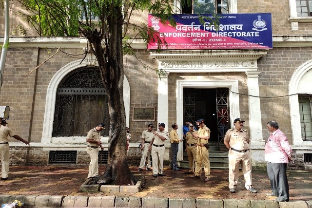 मनसे प्रमुख राज ठाकरे से पूछताछ से पहले हिंसा की आशंका के बीच ईडी कार्यालय के बाहर सुरक्षा के कड़े इंतजाम