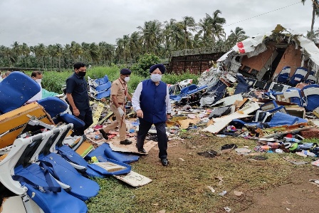'टेबलटॉप रनवे, तेज बारिश': केंद्रीय मंत्री ने बताई केरल विमान हादसे की वजह, एयरपोर्ट पहुंचे हरदीप पुरी