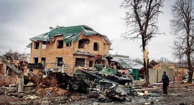 यूक्रेन संकट: रूस ने यूक्रेन के कई शहरों पर किया हमला, बढ़ाया सैन्य जमावड़ा